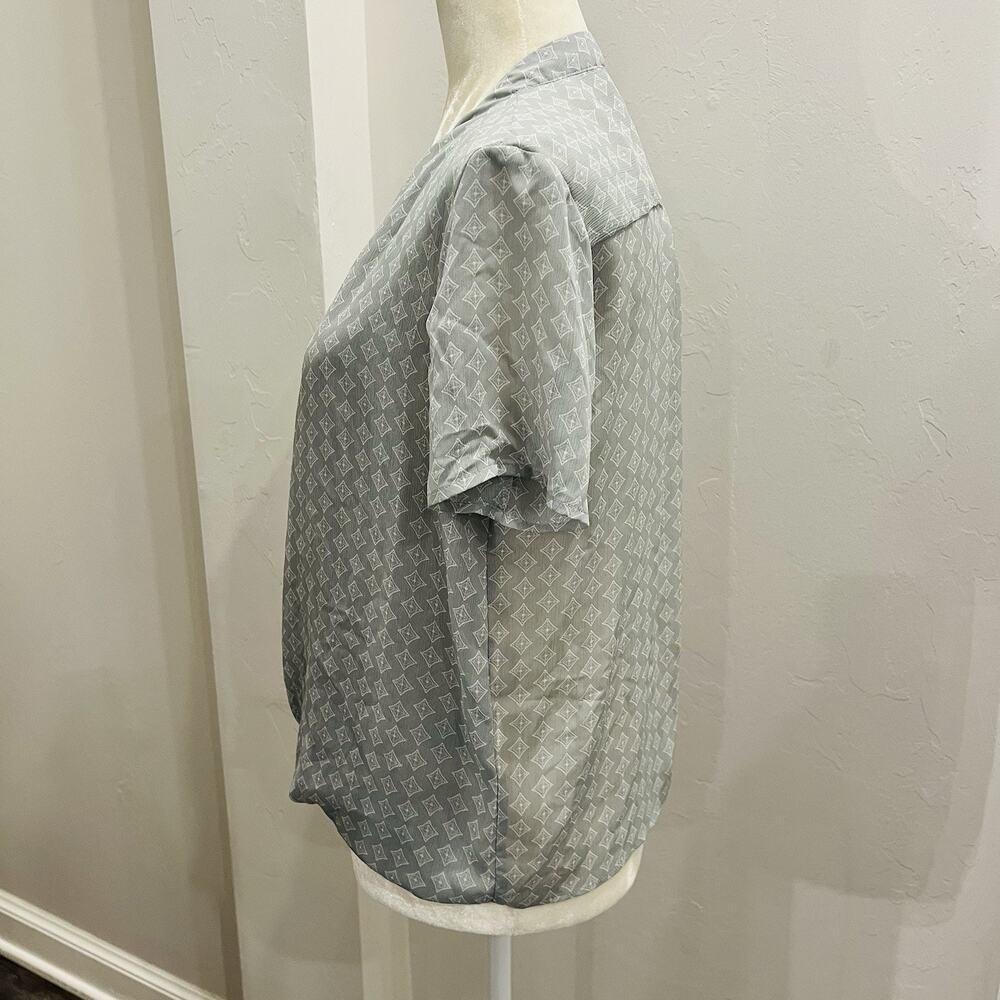 Banana Republic Women’s Grey Blouse Size XS, Geometric Pattern (A0128) - Picture 3 of 7